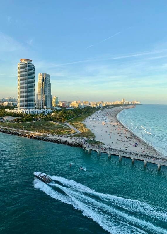 Luxury yacht charter in Miami