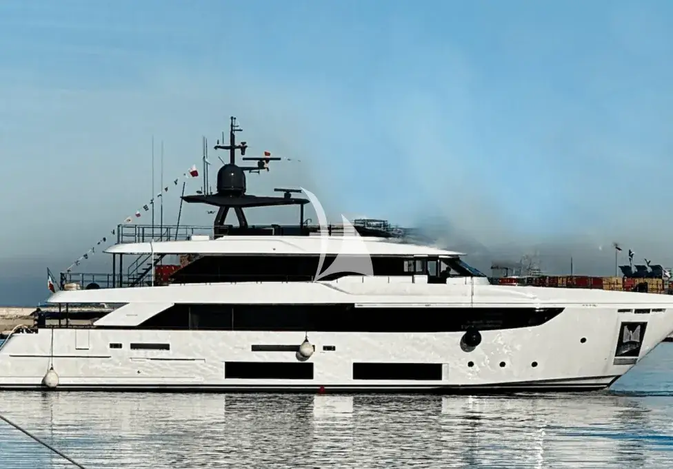 CUSTOM LINE UPSTREAM – Yacht 33 m – Image n°1