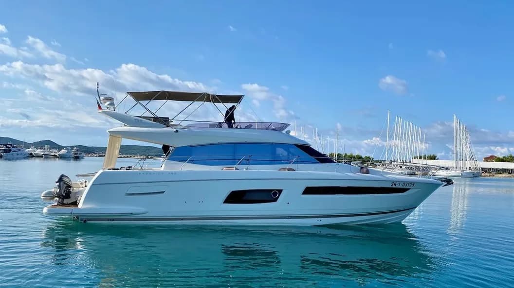 PRESTIGE 550 FLY – Yacht 19.81 m – Image n°1